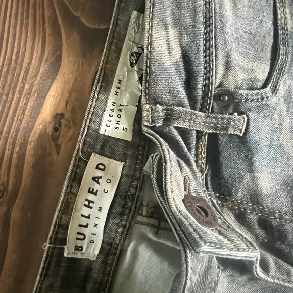 Womens camo bullhead shorts size 5 - Picture 2 of 3